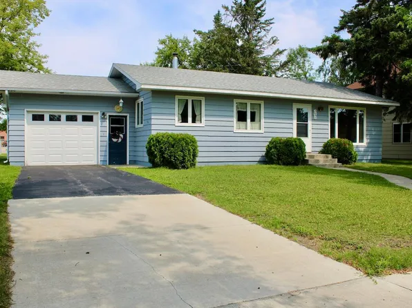 207 Lincoln Ave W, Karlstad, MN 56732