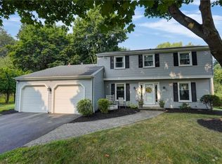 60 Boxwood Ln, Fairport, NY 14450