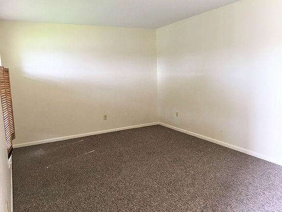3rd image of 1001 Burkshire Dr
