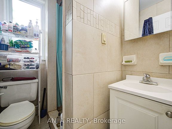 3rd image of 1063 Dufferin St
