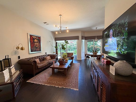 5th image of 10900 NW 72nd St