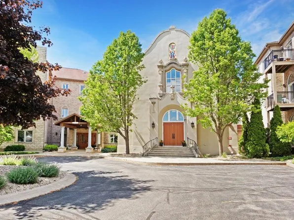 N51W34835 Wisconsin AVENUE #102, Okauchee, WI 53069
