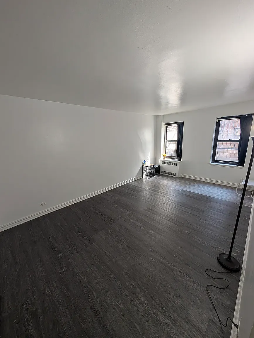 83-06 Vietor Avenue — Photo 3
