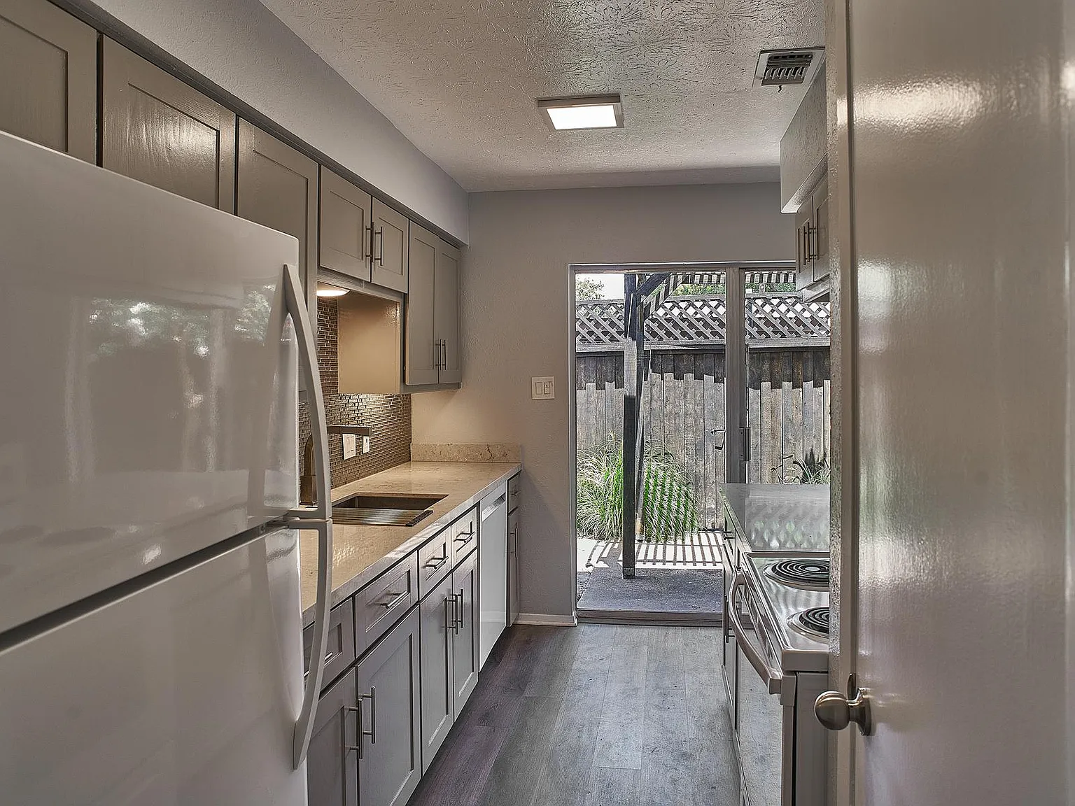 10817 Sandpiper Ln — Photo 3