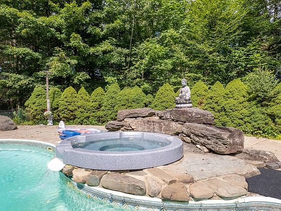 5th image of 1650 Bodoit Rd