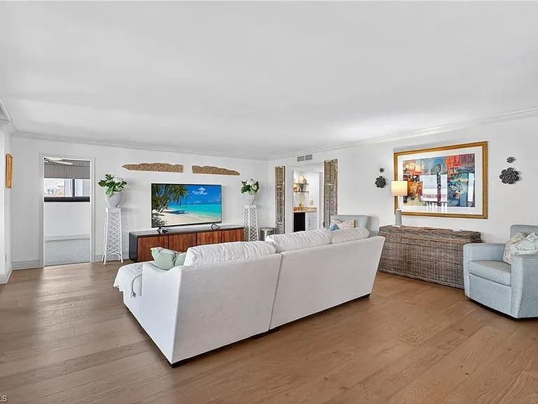 2400 Gulf Shore Blvd N #603 — Photo 9