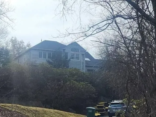 45 Upper Lake Rd, Mahopac, NY 10541