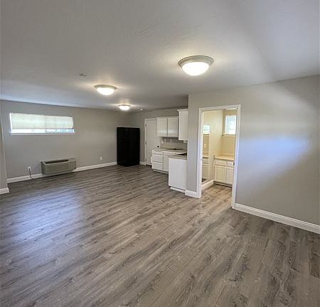2nd image of 160 Eagle Creek Ct #2