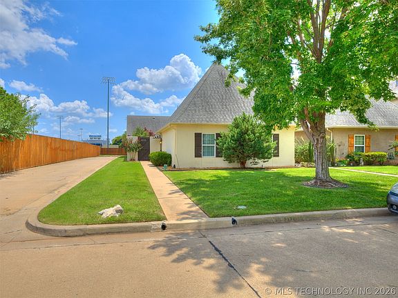 4th image of 1954 E 74th Pl