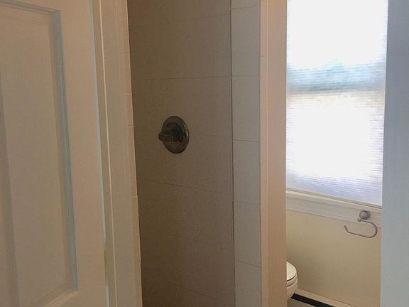 Bathroom/ walk in shower