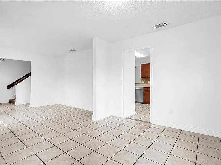 601 Tomlinson Ter — Photo 7
