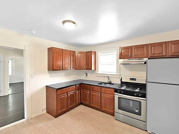 4th image of 101 Jennings Ave #1