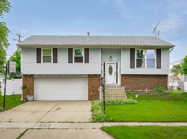 521 Newberry Dr, Streamwood, IL 60107