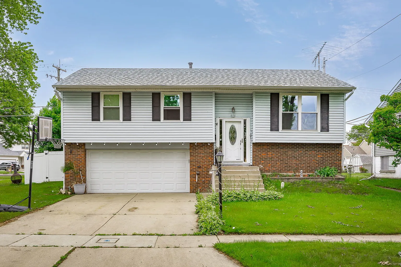 521 Newberry Dr photo 1