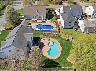 820 Amberline Dr, Chesapeake, VA 23322