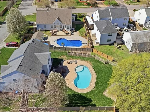 820 Amberline Dr, Chesapeake, VA 23322