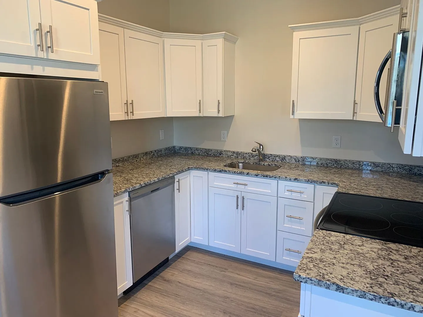 129 Kenoza Ave — Photo 3