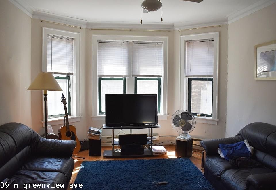 1st image of 3839 N Greenview Ave #1128