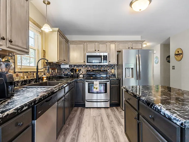 686 Colonial Hills Dr — Photo 14