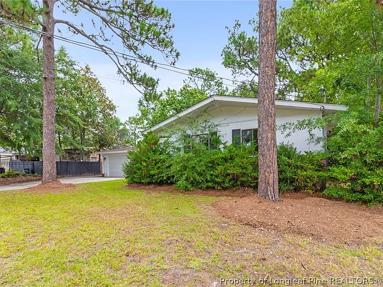 1907 Martindale Dr — Photo 2