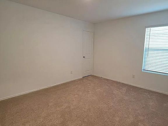 4th image of 3033 Harper St