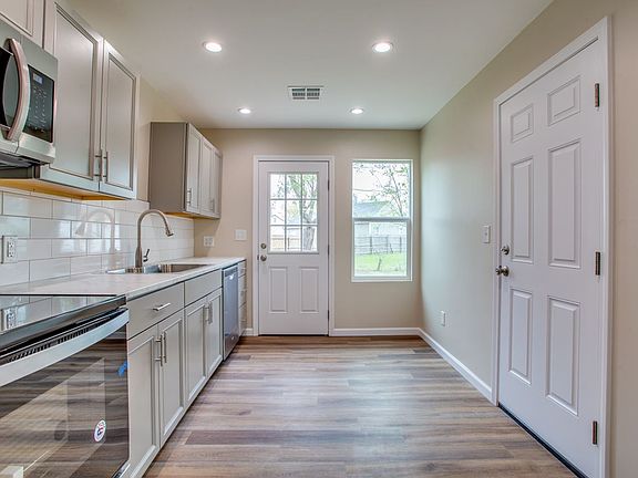 5th image of 2510 Everitt Dr