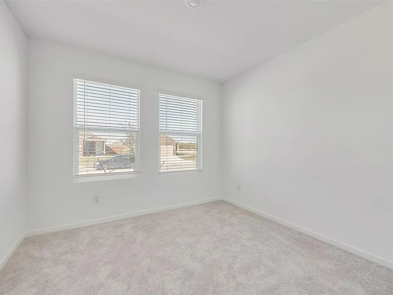 2037 Derby Ln — Photo 24