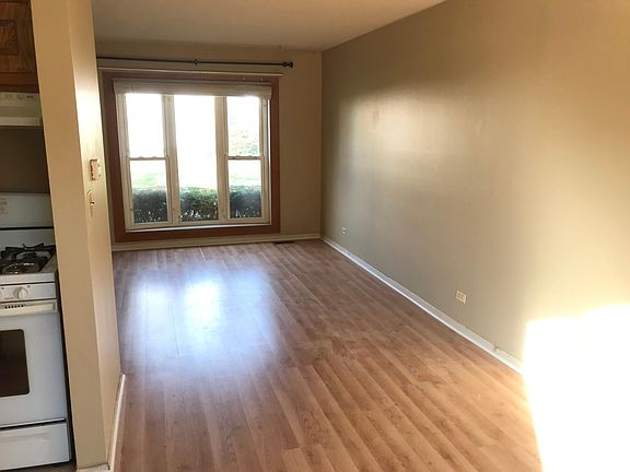 4th image of 1066 Bristol Ct