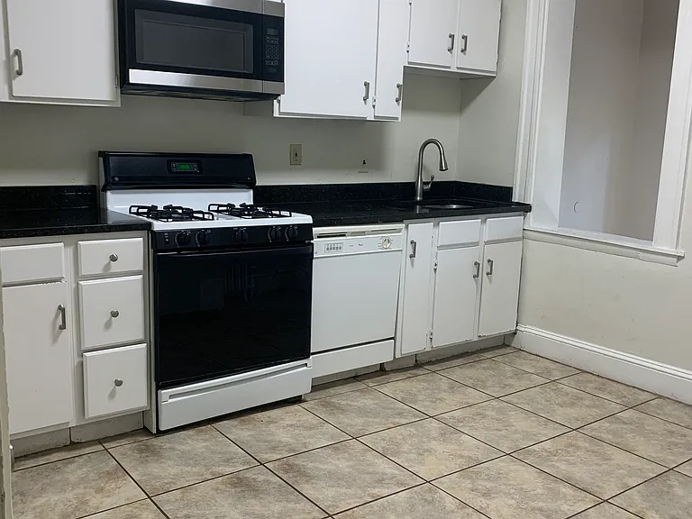3033 Guilford Ave — Photo 33