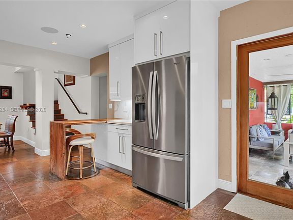 5th image of 6291 SW 50th St