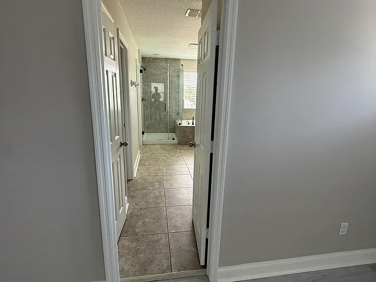 Master Bath (Upper) Entry