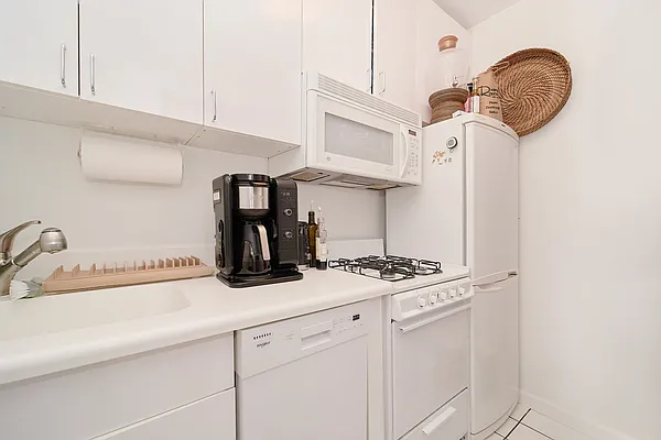 Rented by Living New York | media 13