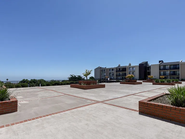 380 Vallejo Dr #128 — Photo 40