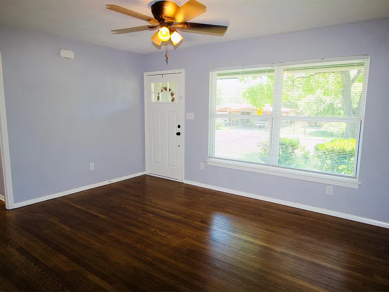 231 Addax Dr — Photo 4