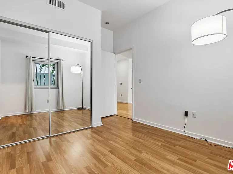 630 W 6th St #310 — Photo 13