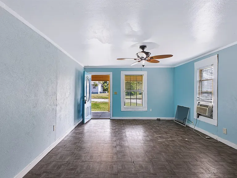 928 E Corona St — Photo 27