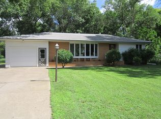 1322 NE 3rd St, Madison, SD 57042