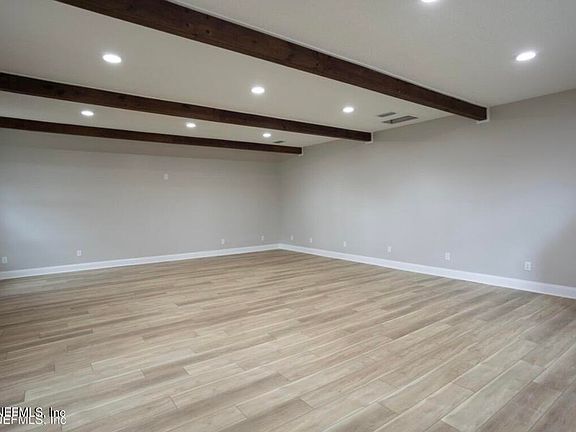 4th image of 44259 Artesian Blvd