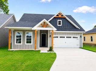607 N Getzendaner St, Waxahachie, TX 75165