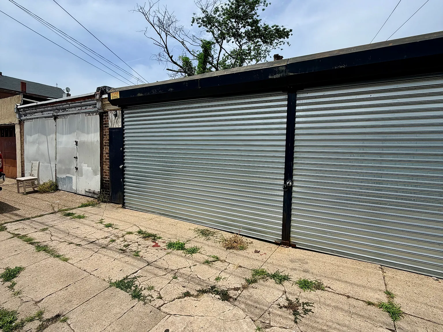 Detached Garage for Rent Secure Storage or Parking — Photo 1