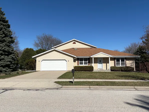 1740 Highland Dr, Grafton, WI 53024