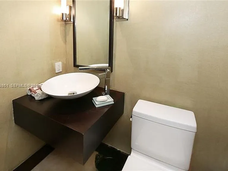 100 S Pointe Dr #601 — Photo 17