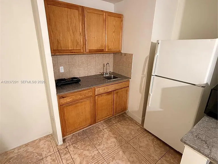 505 E 18th St — Photo 5
