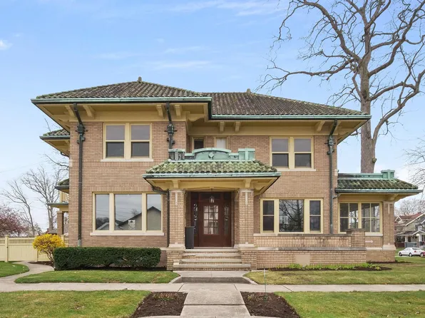 2424 Florida Dr, Fort Wayne, IN 46805