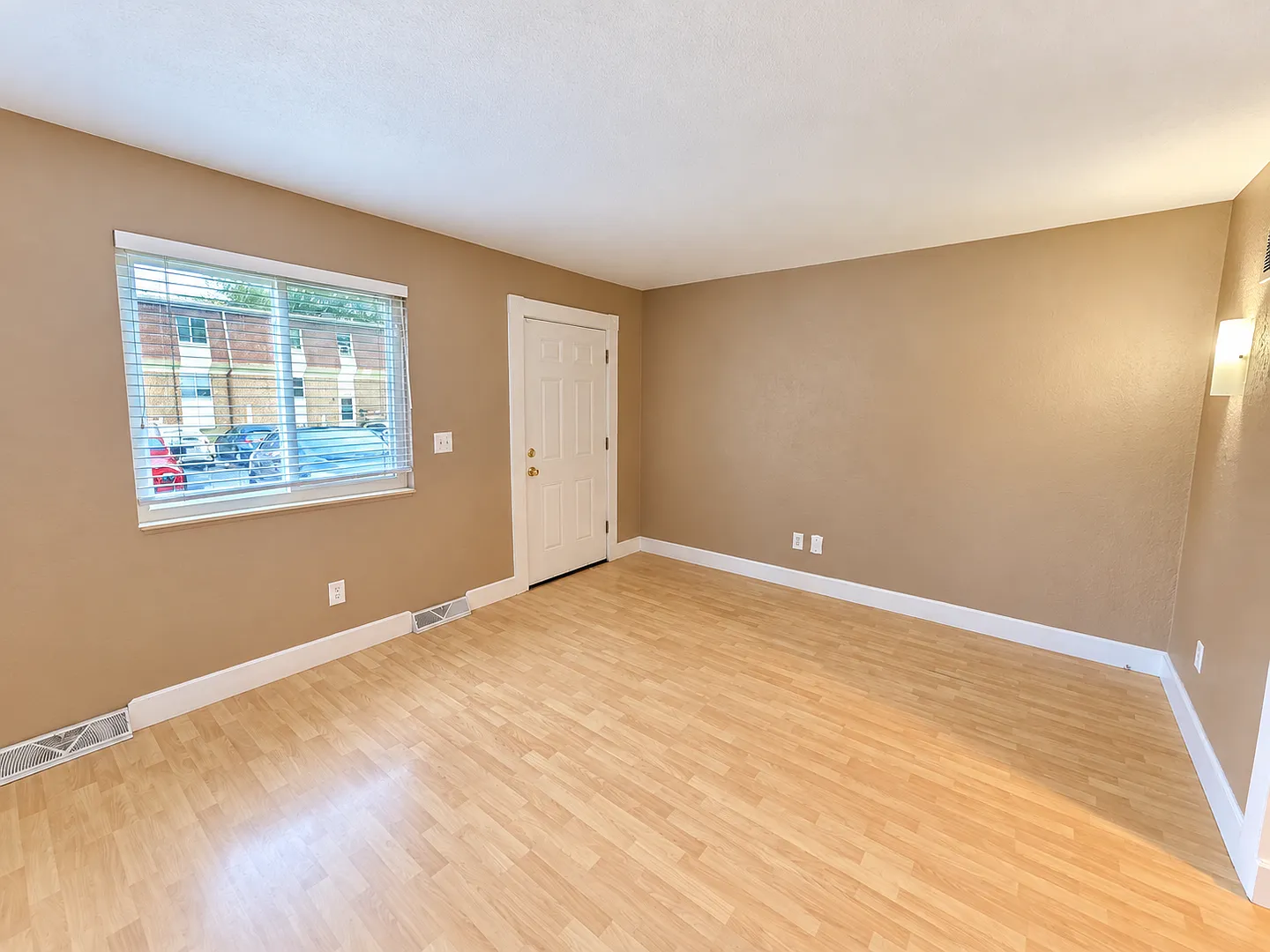 Spacious 2-Bedroom Townhome with Finished Walkout Basement — Photo 3