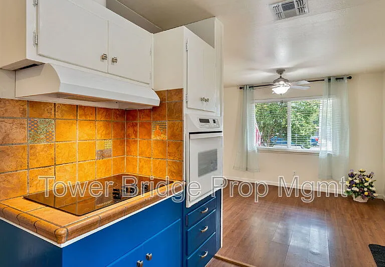 1317 School St — Photo 11