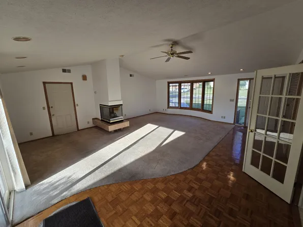 420 Steinway Rd, Lincoln, NE 68505