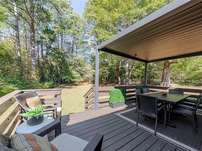 111 Robinhood Dr — Photo 23