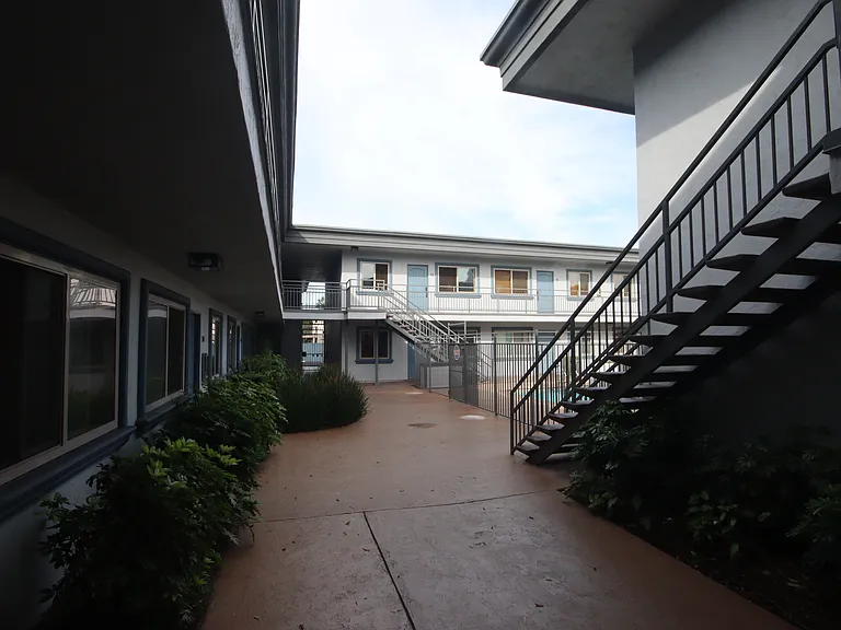1450 Iris Ave #11 — Photo 2