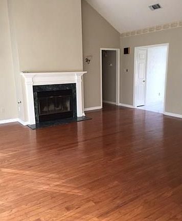 5th image of 3021 White Oak Ln